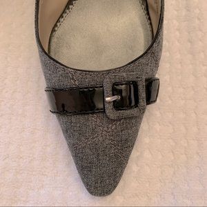 BANDOLINO Dark grey and black slingback pump